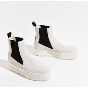 Puma Mayze Suede Chelsea Boots , Black and White